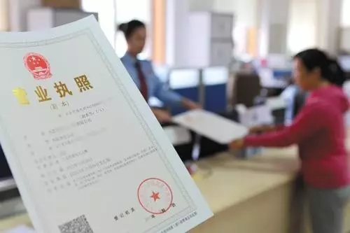鄭州市中原區(qū)居民樓一層開飯店手續(xù)，需要辦理哪些證件？